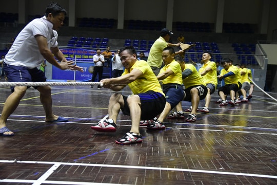 Tân Kỳ, Quỳ Hợp áp đảo ở môn kéo co