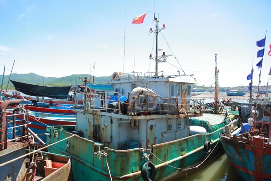 Tàu 67 “mắc cạn”