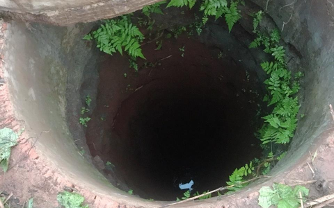 Bàng hoàng phát hiện 2 cha con tử vong dưới giếng nước