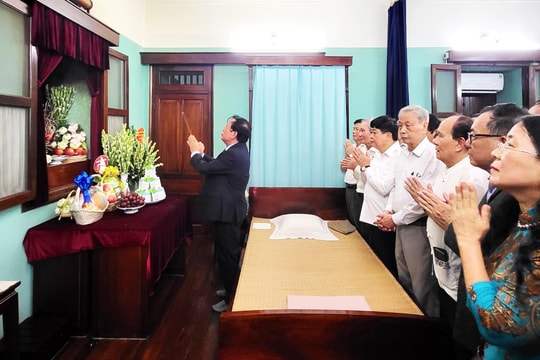 Hội đồng hương Nghệ An tại Hà Nội dự Lễ giỗ Chủ tịch Hồ Chí Minh 