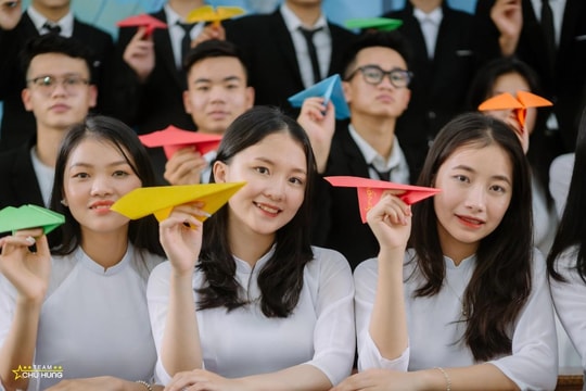 Cô bé 'hạt tiêu' và bí quyết học giỏi đều