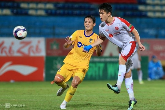 Man Utd chi 70 triệu USD để mua Casemiro; HLV Viettel khen Hoàng Đức tấn công tuyệt vời