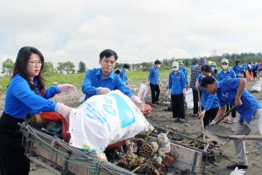 Tuổi trẻ Nghệ An đồng loạt ra quân hưởng ứng Ngày Cao điểm Chiến dịch Hoa phượng đỏ 2022