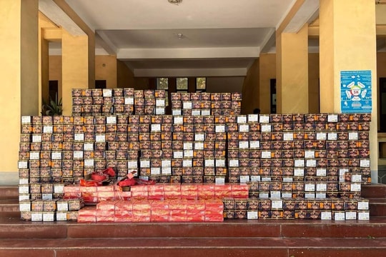 Nghệ An: Bắt giữ đối tượng tàng trữ gần 900 kg pháo nổ