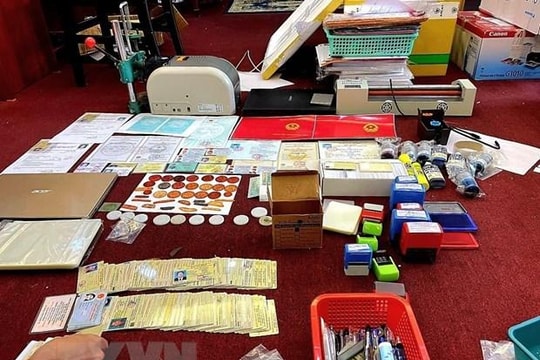 Triệt phá đường dây sản xuất, mua bán bằng giả qua mạng Internet