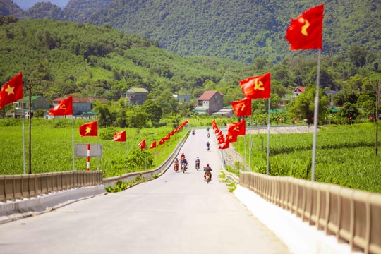 Thôn quê Nghệ An rực rỡ cờ hoa chào mừng Quốc khánh