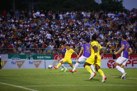 Sông Lam Nghệ An chấp nhận chia điểm trên sân Vinh trước Hà Nội FC