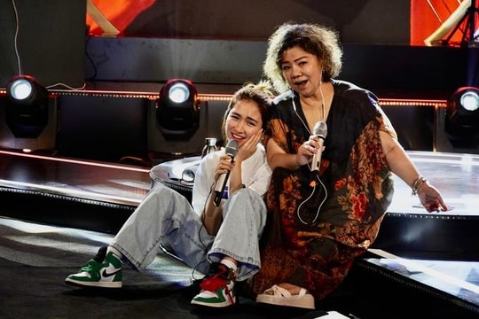 NSND Thanh Hoa bị gia đình 'can ngăn' vì hát chung với Hòa Minzy