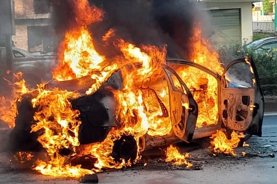 Những lý do bất ngờ khiến xe ôtô có thể bốc cháy trên đường