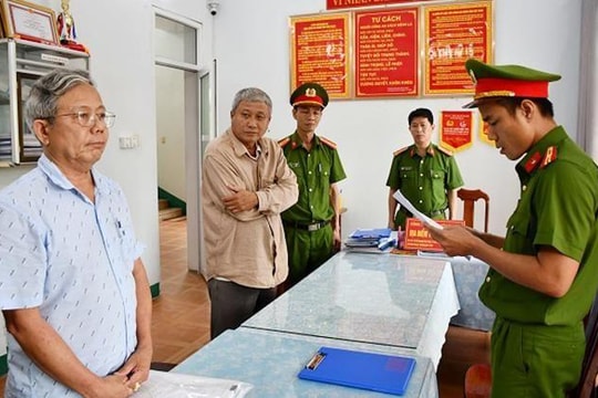Cựu giám đốc ban quản lý dự án huyện bị bắt