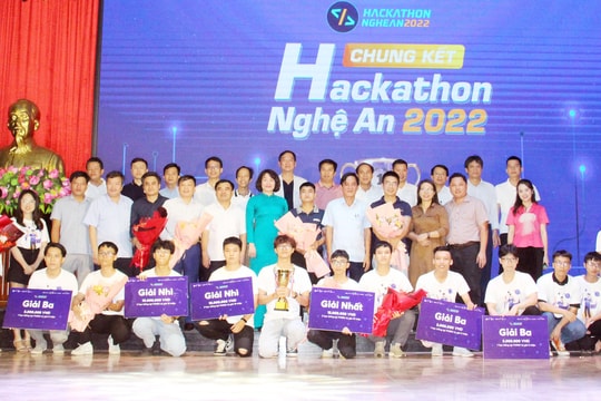 Trao giải cuộc thi Hackathon Nghệ An năm 2022
