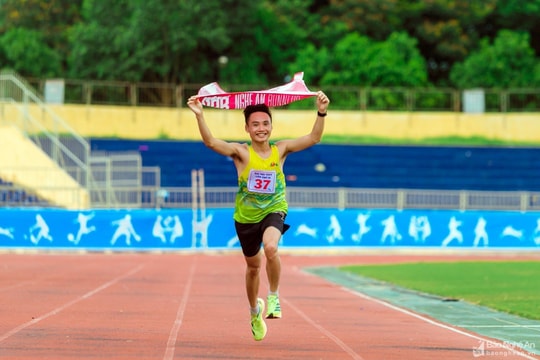 Chia sẻ của vận động viên đạt Huy chương Vàng cự ly 5.000 m