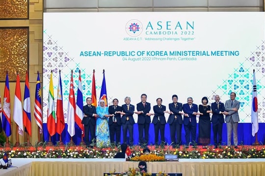 Tận tụy phụng sự Tổ quốc, phục vụ nhân dân