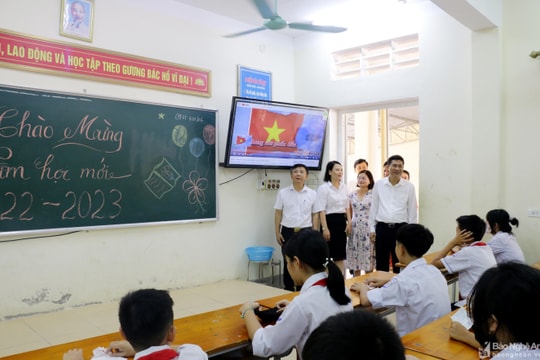 Giám đốc Sở Giáo dục và Đào tạo kiểm tra công tác chuẩn bị năm học mới tại thành phố Vinh