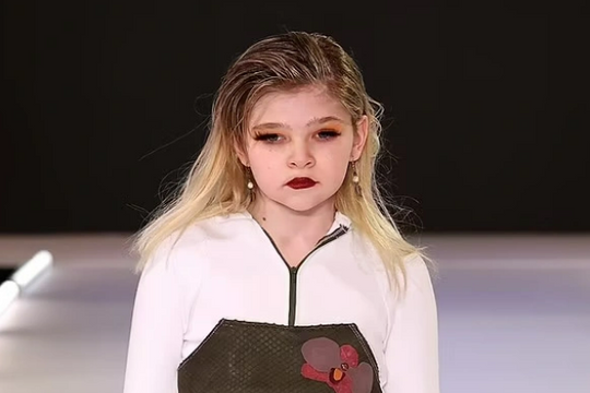 Người mẫu chuyển giới trẻ nhất thế giới có thu nhập 'khủng'