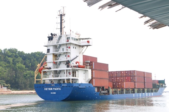 Nghệ An thúc đẩy hoạt động xuất, nhập khẩu hàng container qua cảng Cửa Lò