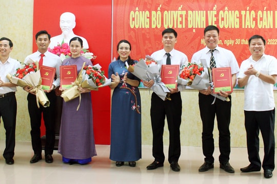 Công bố các quyết định về công tác cán bộ tại Nghĩa Đàn