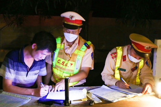 Cảnh sát giao thông Nghệ An tuần tra kiểm soát 24/24 giờ trong suốt kỳ nghỉ lễ