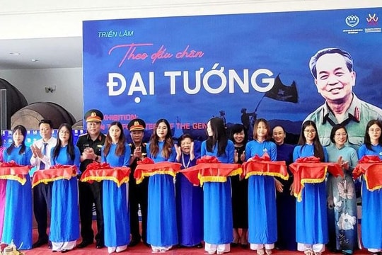 Triển lãm thơ diễn ca và nhân vật lịch sử “Theo dấu chân Đại tướng”