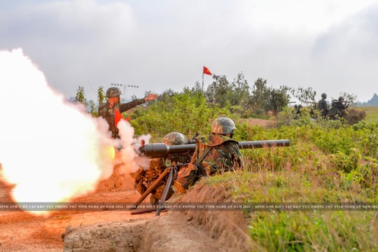 Nghệ An: Diễn tập thực binh bắn đạn thật tiến công địch đổ bộ đường không