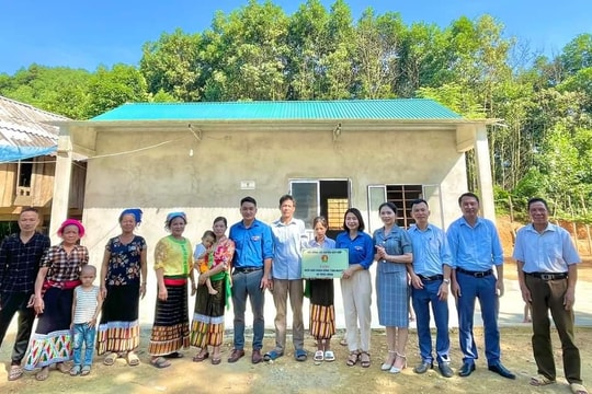 Nhiều hoạt động tặng quà, hỗ trợ học sinh trước thềm năm học mới