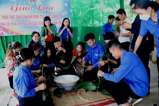 Người Thái bản Đồng Minh vui Tết Độc lập