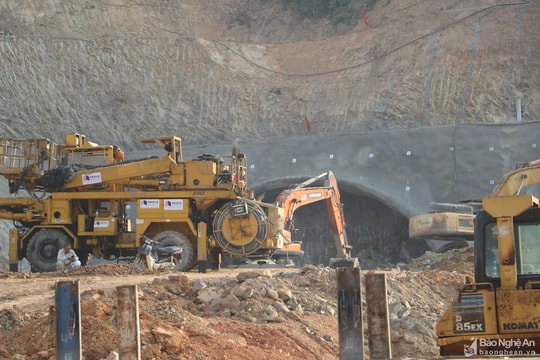 Đẩy nhanh giải ngân vốn đầu tư công và tiến độ thi công các công trình, dự án trọng điểm