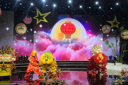 Nghề 'hot' kiếm tiền triệu mỗi đêm mùa Trung thu