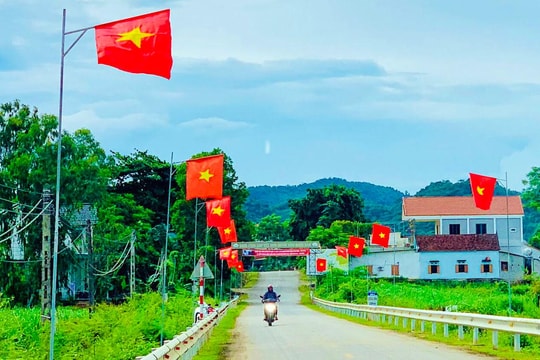 Rực rỡ 'Đường cờ thanh niên' mừng Quốc khánh 2/9