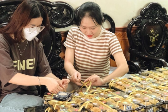 Bánh Trung thu handmade ở Nghệ An “hút khách”