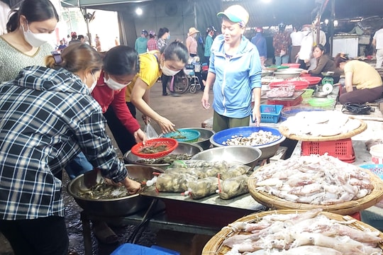 Nghệ An: Hải sản tăng giá những ngày nghỉ lễ