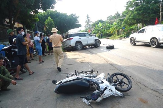 7 người thương vong sau vụ va chạm giữa ô tô và xe máy