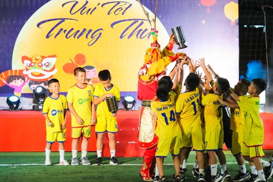 Cầu thủ nhí Sông Lam Nghệ An hào hứng với đêm hội Trung thu