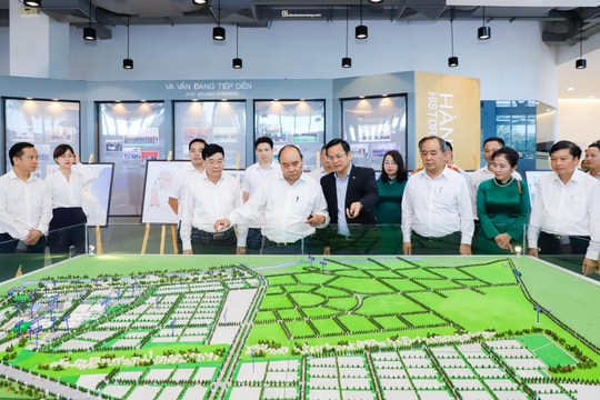 Chủ tịch nước Nguyễn Xuân Phúc thăm Khu Công nghiệp VSIP Nghệ An