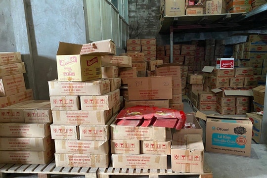 Thu giữ hàng trăm đồ chơi, hàng nghìn bánh Trung thu không rõ nguồn gốc, xuất xứ