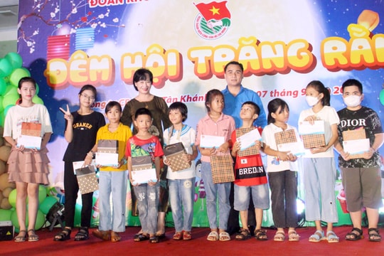 Đoàn Khối Doanh nghiệp tỉnh tổ chức 'Đêm hội trăng Rằm' cho con em người lao động