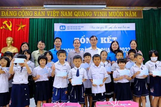 Sở Giáo dục và Đào tạo trao quà Trung thu cho học sinh ở Làng trẻ em SOS Vinh