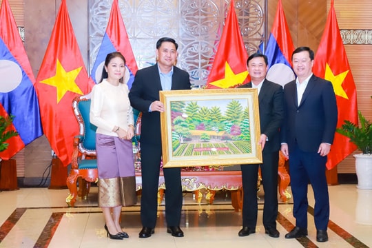 Lãnh đạo tỉnh Nghệ An tiếp xã giao Bộ trưởng, Chủ nhiệm Văn phòng Phủ Thủ tướng Lào
