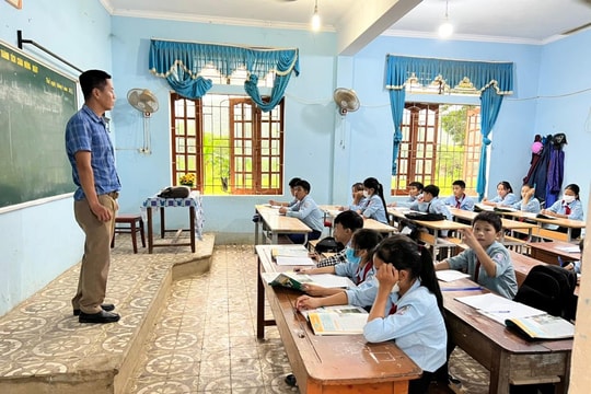 Nhiều học sinh ở xã Lạng Sơn (Anh Sơn) đã đến trường trở lại