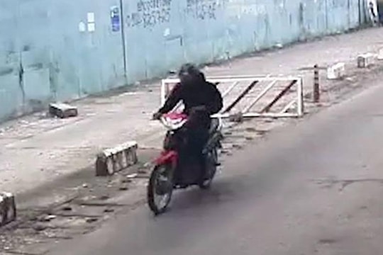 Truy bắt thanh niên cướp ngân hàng bằng súng