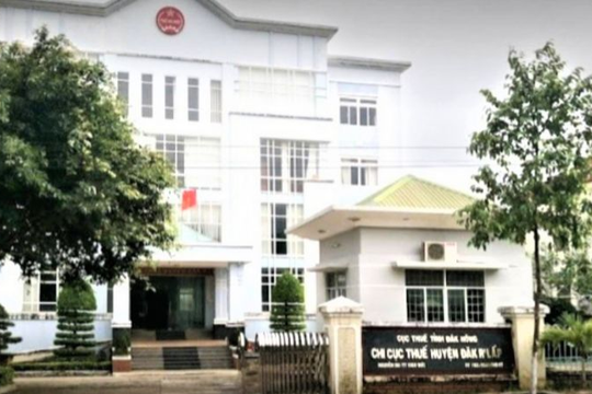 Khởi tố cán bộ thuế cấu kết cùng người nhà bán hoá đơn khống