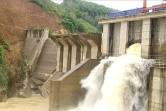 Mưa lớn, nhiều nhà máy thuỷ điện ở Nghệ An tiếp tục xả lũ