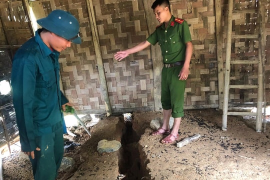 Nhiều tuyến đường ở Kỳ Sơn xuất hiện vết nứt lớn sau mưa 