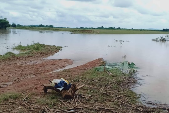 Đi bắt cá sau mưa, người đàn ông đuối nước thương tâm