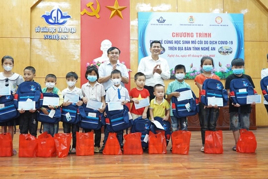 Chia sẻ yêu thương cùng học sinh mồ côi do Covid-19