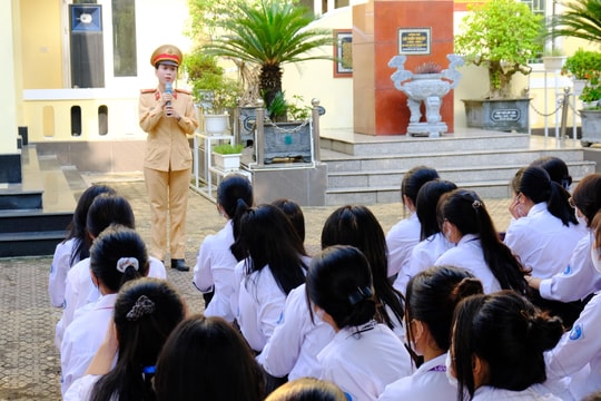 Nghệ An: Tăng cường hoạt động tuyên truyền 'An toàn giao thông cho học sinh đến trường'