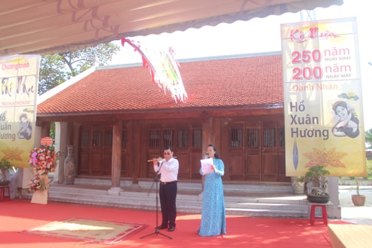 Chương trình thơ, nhạc kỷ niệm 250 năm ngày sinh và 200 năm ngày mất Danh nhân Hồ Xuân Hương
