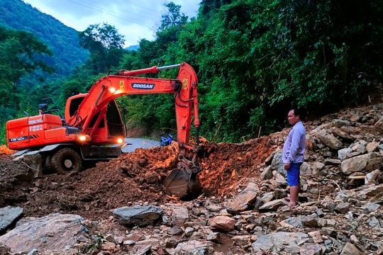 Khó khăn trong khắc phục sạt lở các tuyến giao thông ở Kỳ Sơn 