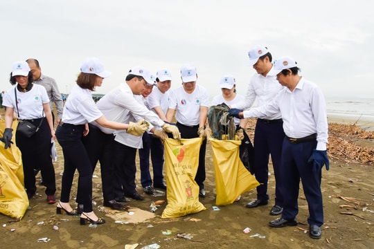 Phát động chiến dịch 'Làm cho thế giới sạch hơn' năm 2022 tại Nghệ An