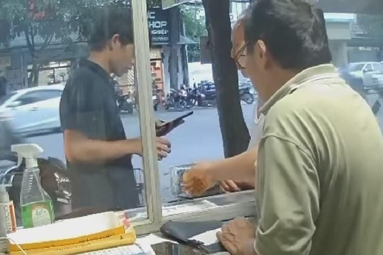 Công an truy tìm nam thanh niên mua 2 triệu đồng thẻ cào rồi bỏ chạy